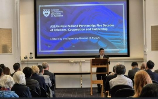 ASEAN Secretary-General urges stronger ties with external partners to address global trade challenges